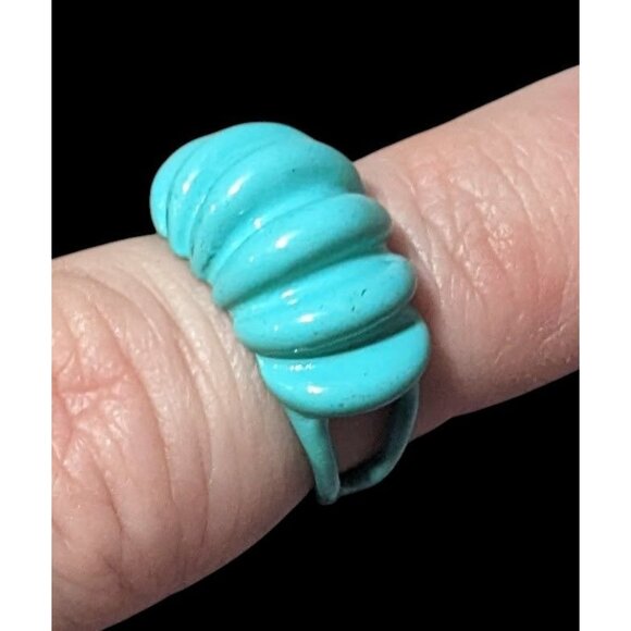 Mermaidcore Blue Scalloped Metal Enamel Coated Ring Size 5 - Picture 5 of 14